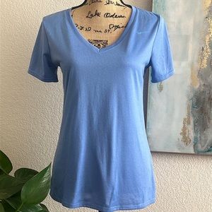 NWOT Nike Dry fit
Excellent Condition 
Size M
#54A